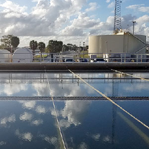 İçme suyu arıtma tesisinin havadan görünümü. Klor, dezenfektan amaçlı kullanılır.